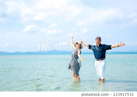 Couple trip - Senior couple on a tropical resort trip. Okinawa Uruma area Mid-sea road 113917532