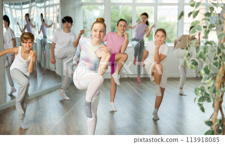 Group of boys and girls dancing dancehall Group of boys and girls dancing dancehall 113918085