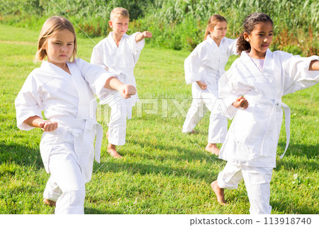 Barefoot kids doing kata 113918740