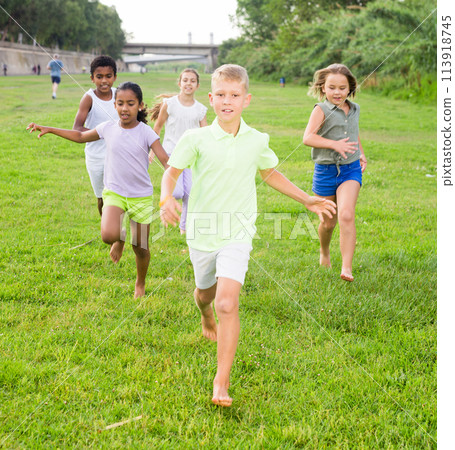 Boys and girls running 113918745