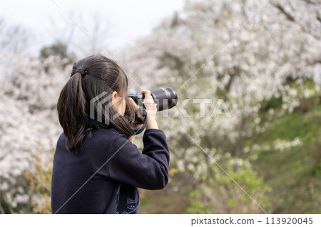 A girl taking a picture 113920045
