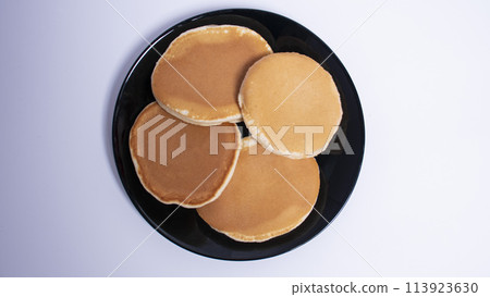 slices of bread on white background 113923630