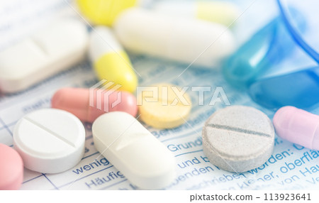 Using medicine pills, patient information leaflet. 113923641