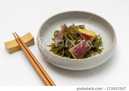 Kinpira of cut kelp and sweet potato 113925267
