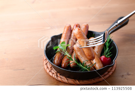 Vienna sausage 113925508