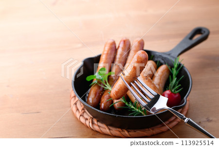 Vienna sausage 113925514