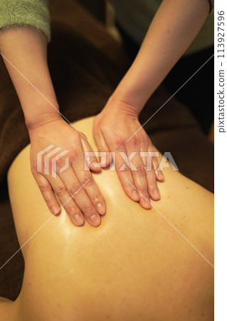 Back oil massage Back oil massage 113927596