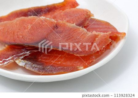 鮭魚鳥羽，鮭魚，鳥羽，美味，酒精，零食，酒精吃，吃，魚，鮭魚，煙熏，切片，清酒，酒精 113928324