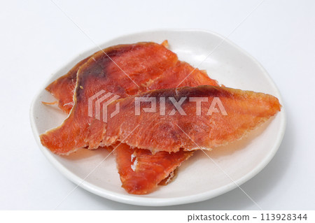 鮭魚鳥羽，鮭魚，鳥羽，美味，酒精，零食，酒精吃，吃，魚，鮭魚，煙熏，切片，清酒，酒精 113928344