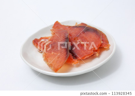 鮭魚鳥羽，鮭魚，鳥羽，美味，酒精，零食，酒精吃，吃，魚，鮭魚，煙熏，切片，清酒，酒精 113928345