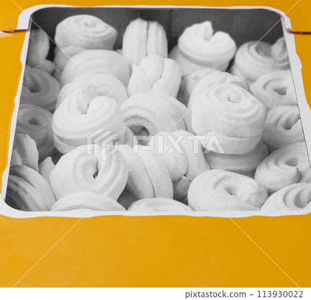 Meringue Cookies in a Box 113930022