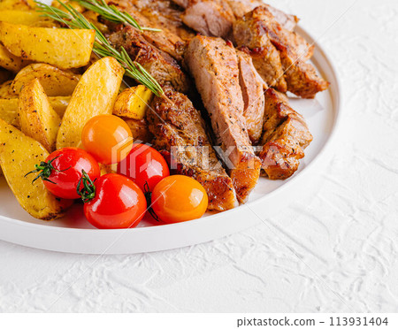 Grilled kebab pork meat with roasted potato and vegetables 113931404