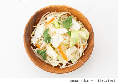 白色背景上的混合蔬菜 113931861