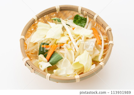 白色背景上的混合蔬菜 白色背景上的混合蔬菜 113931989