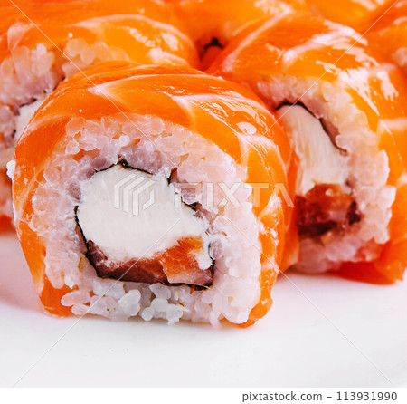 Sushi roll philadelphia with salmon Sushi roll philadelphia with salmon 113931990