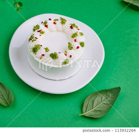 Turkish Maras Vanilla Ice Cream with Pistachio Powder 113932204