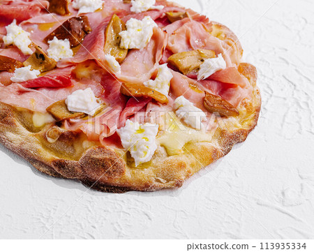 homemade pizza with mushrooms and mozzarella 113935334