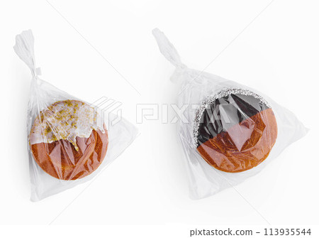 Round Croissant with chocolate and pistachios Round Croissant with chocolate and pistachios 113935544