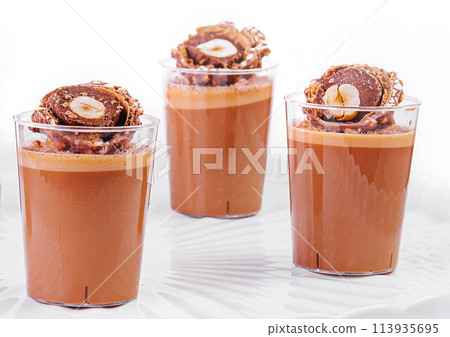 pudding cups arranged in a circular presentation pudding cups arranged in a circular presentation 113935695