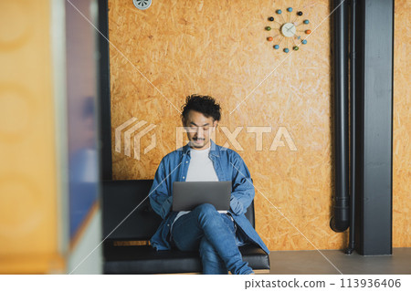 在遠程工作的人 在遠程工作的人 113936406