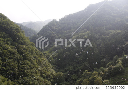 road surrounded by mountains 113939002