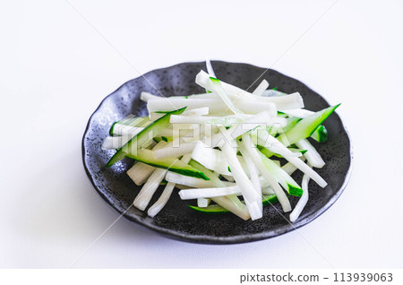 Shredded Udo and Cucumber 113939063