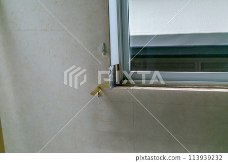 西式房間裝修：更換窗扇台板 113939232