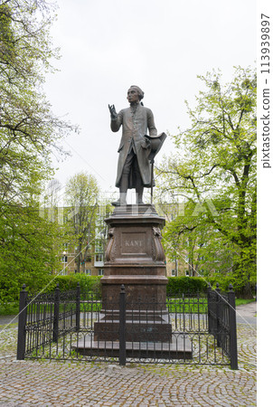 Statue of Kant in Kaliningrad, Russia. Replica by Harald Haacke of the original by Christian Daniel Rauch was lost in 1945. Kaliningrad (Koenigsberg), Russia.  113939897