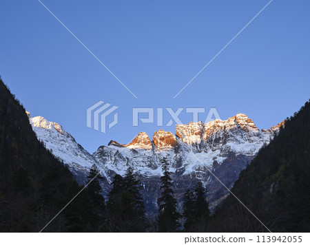 mount jiariren-an of the meili snow mountains at sunrise, sichuan, china 113942055