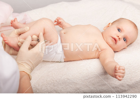 Infant Vaccination Moment 113942290