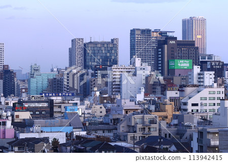 Cloudy Tokyo, high-rise apartment buildings Cloudy Tokyo, high-rise apartment buildings 113942415