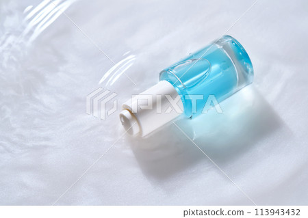 Bottles of serum with a dropper in liquid with pearl tints. Bottles of serum with a dropper in liquid with pearl tints. 113943432