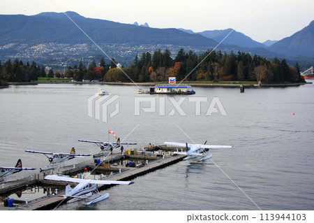 Vancouver Harbour, British Columbia, Canada Vancouver Harbour, British Columbia, Canada 113944103