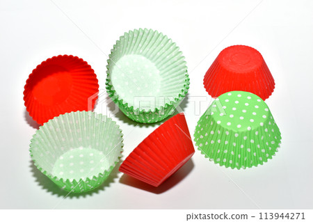 Paper molds for baking cupcakes. 113944271