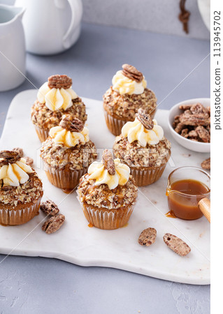 Caramel pecan cupcakes with cream cheese frosting 113945702