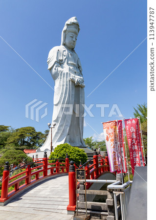 Fresh greenery and the White Robe Kannon Bodhisattva in Takasaki, Gunma Prefecture Fresh greenery and the White Robe Kannon Bodhisattva in Takasaki, Gunma Prefecture 113947787