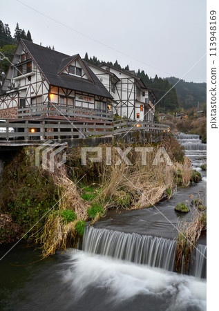 A resting place surrounded by the murmuring of a stream; a charming inn along a mountain stream 113948169