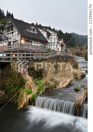 A resting place surrounded by the murmuring of a stream; a charming inn along a mountain stream 113948170