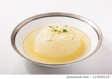 New onion consommé soup New onion consommé soup 113949319