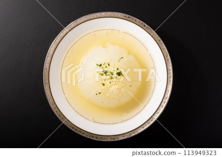 New onion consommé soup 113949323