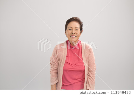 Senior women's portrait Senior women's portrait 113949453