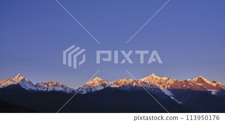 snow capped meili mountain range at sunrise, yunnan, china snow capped meili mountain range at sunrise, yunnan, china 113950176