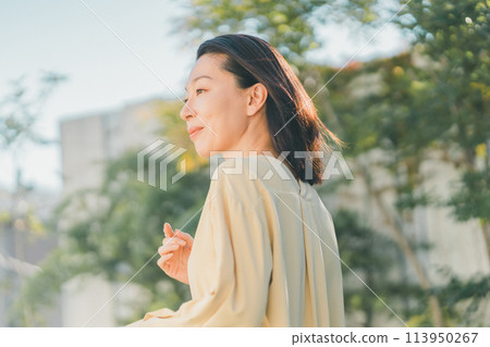 female, females, lady 113950267