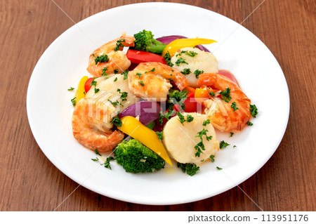 Stir-fried scallops, shrimp and green vegetables Stir-fried scallops, shrimp and green vegetables 113951176