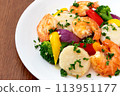 Stir-fried scallops, shrimp and green vegetables 113951177