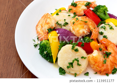 炒扇貝、蝦子和青菜 113951177