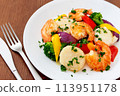 Stir-fried scallops, shrimp and green vegetables 113951178