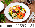 Stir-fried scallops, shrimp and green vegetables 113951181