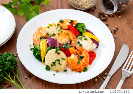 炒扇貝、蝦子和青菜 113951181