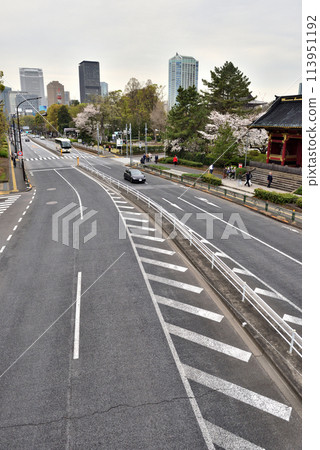 Hibiya Street around the Nitenmon Gate of the former Yushoin Mausoleum Hibiya Street around the Nitenmon Gate of the former Yushoin Mausoleum 113951192